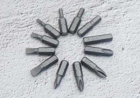 King Tony ZESTAW BITÓW 1/4" 32cz. Z UCHWYTEM 7702-25 +753-63, PŁASKIE 3 - 6mm, PH1-PH3, PZ1- PZ3, HEX 3 - 6mm, TORX T10 -T40 King Tony